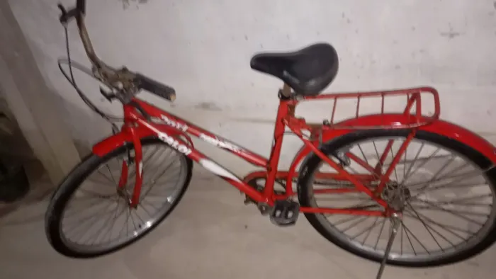 "Vendo,"  bicicleta (Caloi Poty) aro 29  valor $380,00       
