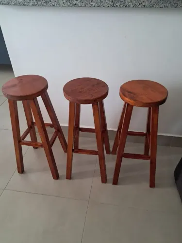 Banquetas altas de madeira