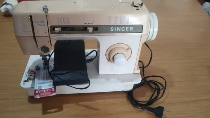 Máquina de costura SINGER - ACEITO CARTÃO