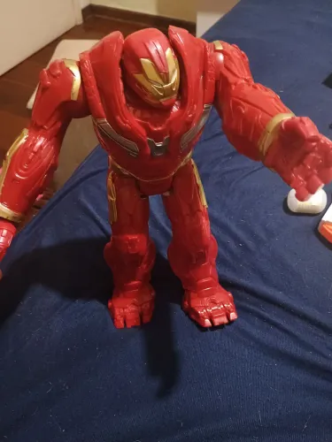 Boneco Hulkbuster original Marvel/Hasbro com aproximadamente 30 cm de altura.