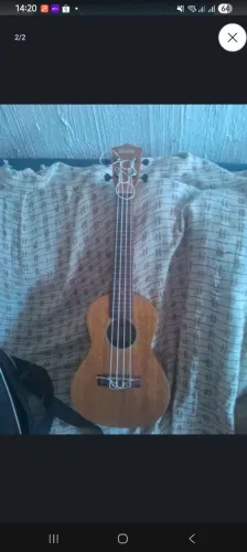 Instrumento musical UKULELE