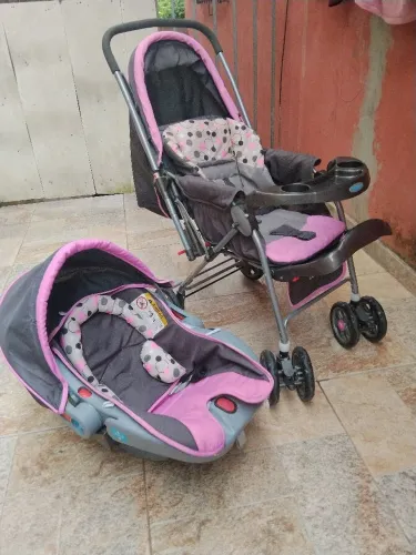 Carrinho e bebê conforto
