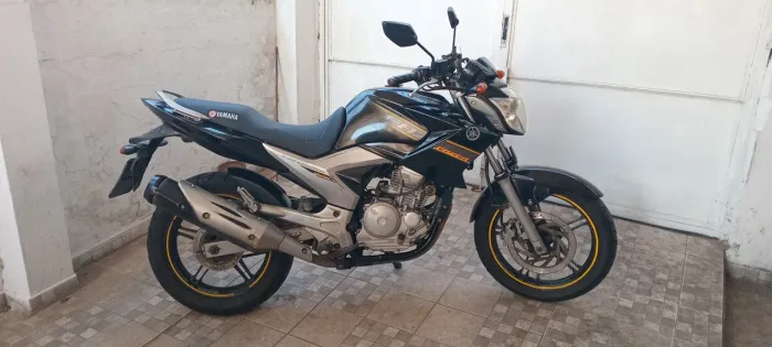 Fazer 250 ano 2010 modelo 2011 revisada em ótimo estado