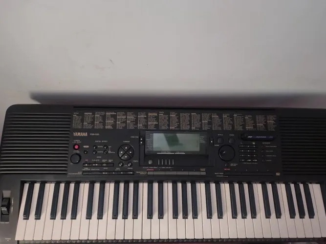 Vendo Teclado Yamaha 520 psr