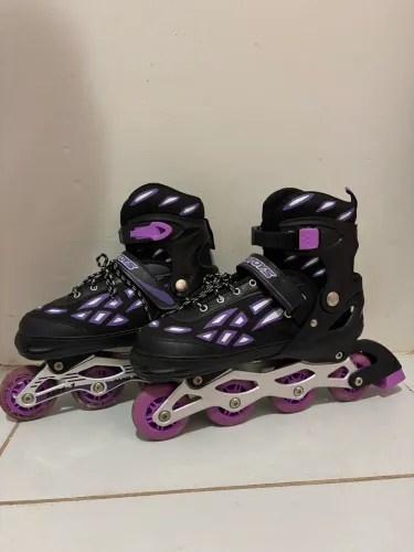 Patins Inline Preto e Roxo Semi Profissional - Pouco Uso