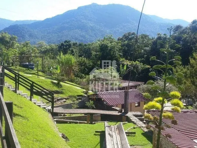 Sítio em Angra dos Reis  6,7 Hectares com Casas e Piscina