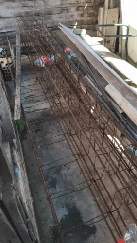 Vendo 5 colunas prontas!!! ferro 3/8 , 6 metros