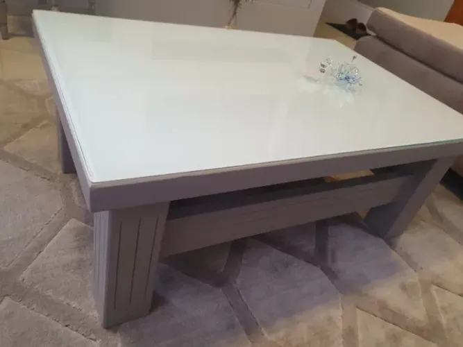 Mesa de Centro Moderna com Tampo de Vidro - Ótimo Estado