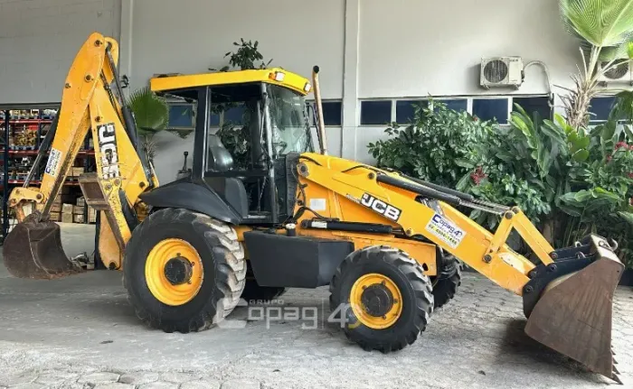 Retroescavadeira JCB 3C 4X4 Ano 2014