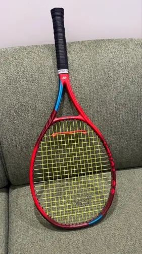 Raquete Yonex Vcore 100