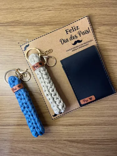 Chaveiro em crochê artesanal, Porta-documentos em couro sintético personalizado