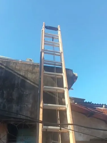 VENDO ESCADA DE FIBRA