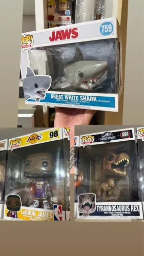 Funko jumbo 10 polegadas T-rex LeBron e Tubarão