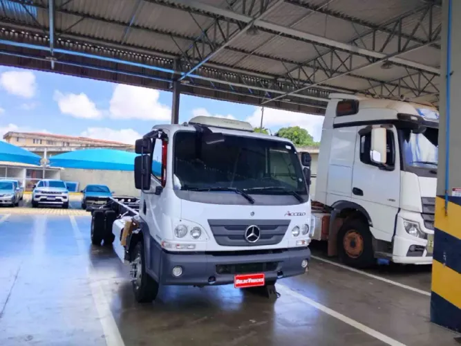 MERCEDES-BENZ ACCELO 1017 ANO 2023/2024 - BAÚ
