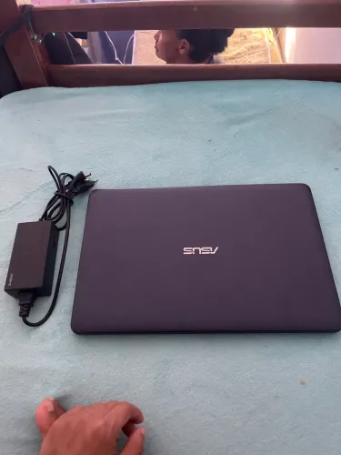 Notebook funcionando! Pronto para uso. Ótima oportunidade.