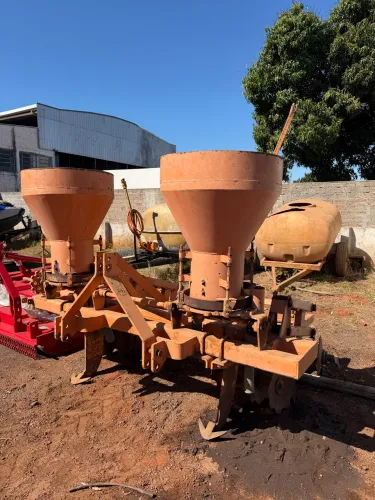 Cultivador adubador de cana para trator