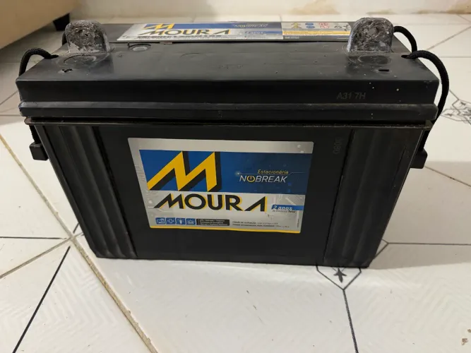 Vendo Bateria Moura, estacionaria 105 em ótimo estado de uso