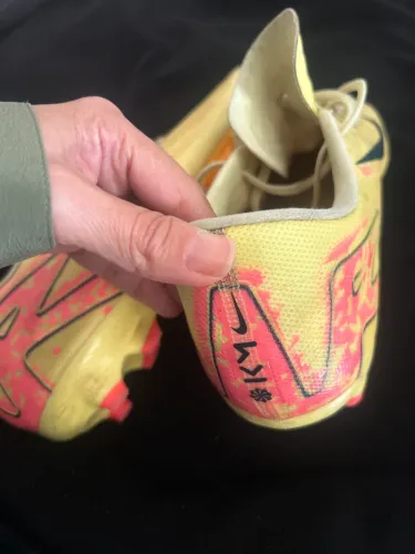 Chuteira nike kylian Mbappé
