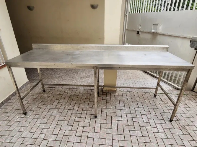 Balcão em aço inox 100% de 2 metros