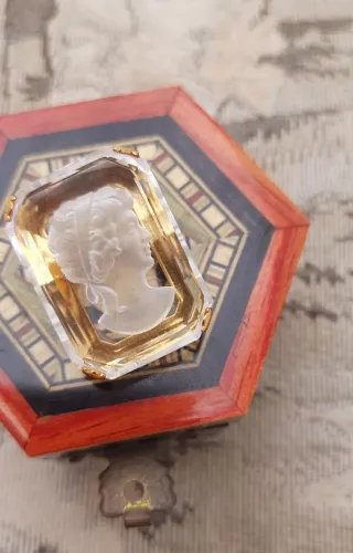 Broche de camafeu vintage banhado a ouro LEIA O ANUNCIO!