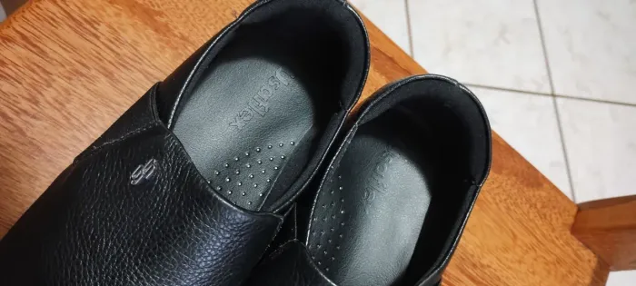 Sapato feminino preto em couro legítimo!