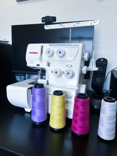 Máquina de Costura Overlock e Ultralock 8002D Janome