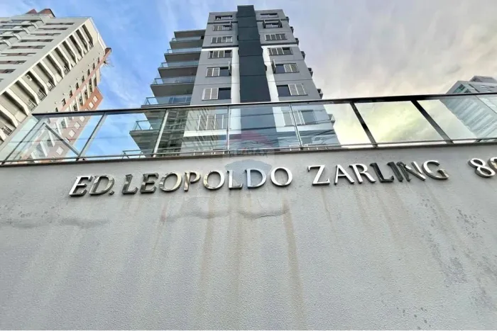 Apartamento semimobiliado para locação no Centro de Itajaí