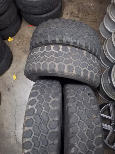 4 pneus 235/75R16 MUD MT letra branca Meia vida 