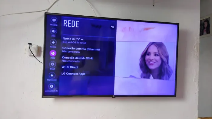 tv LG 50 polegadas wi-fi dela parou de funcionar! pequenas manchas escuras na tela.