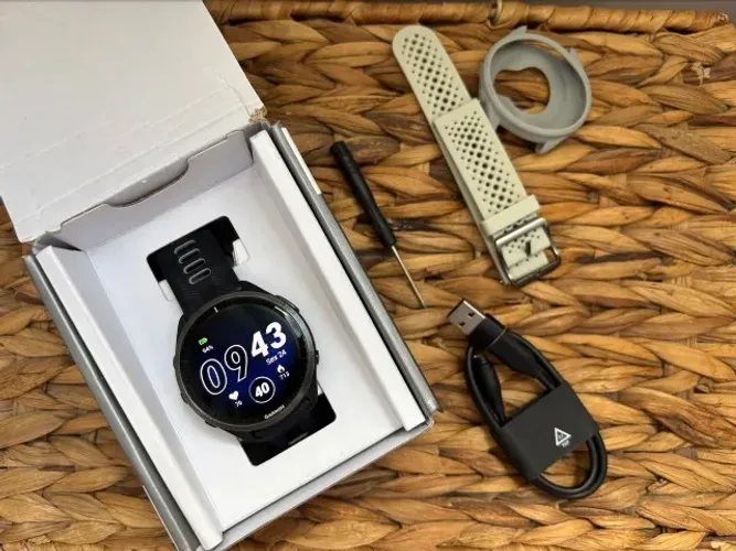 Garmin Forerunner 965 + carregador original + pulseira extra