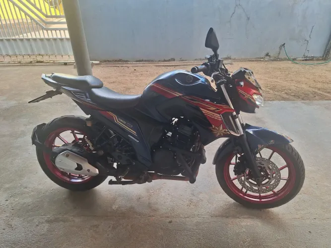Yamaha FZ25 250 Fazer Capitã Marvel Flex 2021