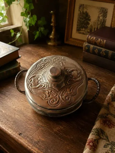 Bomboniere / Compoteira Decorativa em Metal Trabalhado - 29 cm ?