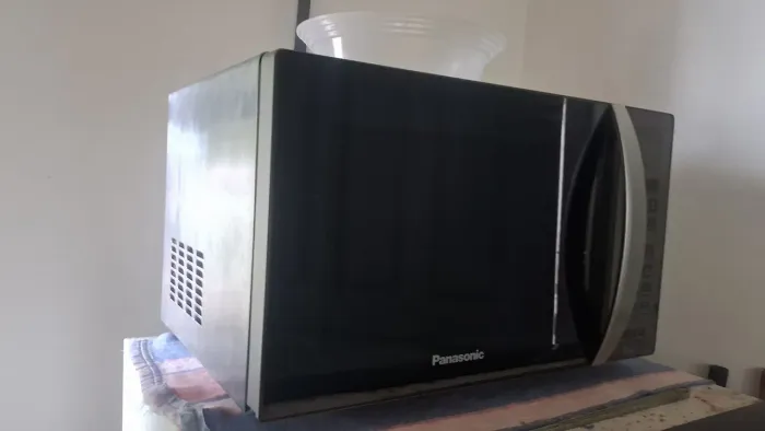 Microondas panasonic 30 l 1400 w potência entra 900w potência saída 