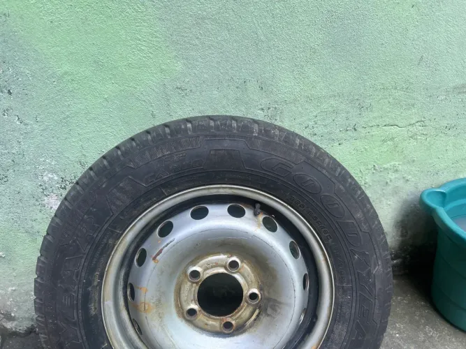 Estepe do Renault Master. Van