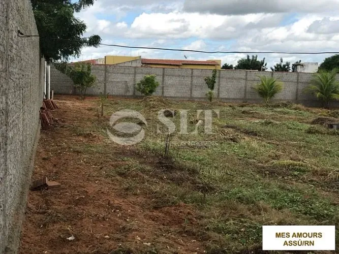 S8011 - Vendo Mini Chácara Próximo ao Condomínio fechado Green Valley, Bairro Mês Amours