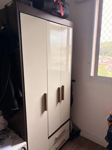 Guarda-roupa Mobly 3 portas 2 gavetas