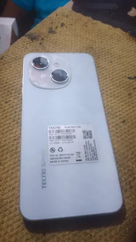 Vendes esse celular novinho nunca foi usado com nota fiscal e carregado e uma capa 