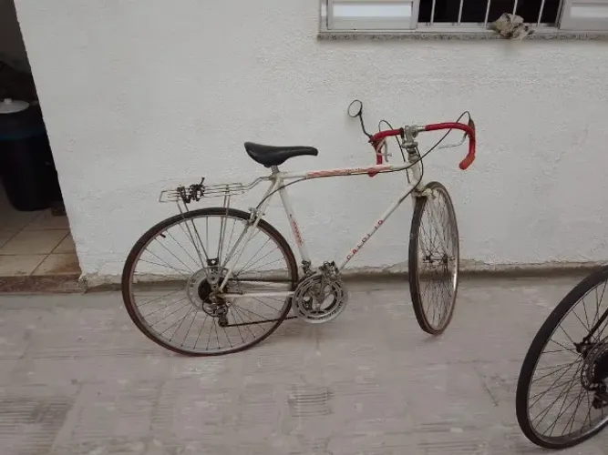 Bicicleta Caloi 10 Cambio Shimano 10 marchas e freio de aluminio