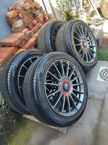 Rodas bar sunline aro 17 com pneus Delinte 205/50