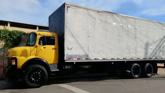 Vende-se caminhão,  ja agregado se quiser ficar. Com diaria de 1100 r$