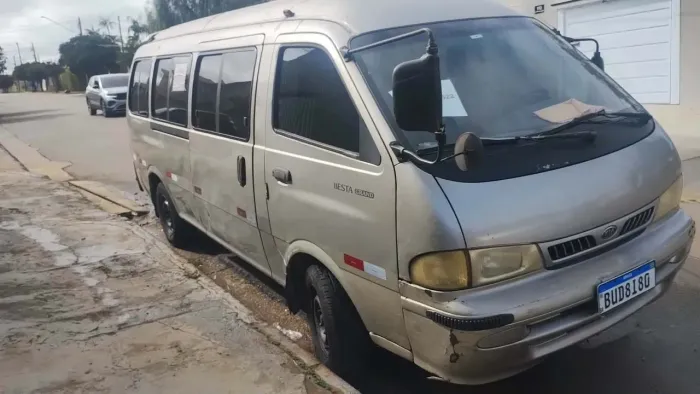 Kia Motors Besta GS Grand 3.0 8V 16L Diesel 2001