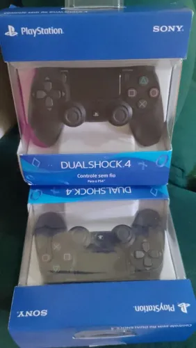 vendo dois controles ps4 novos.