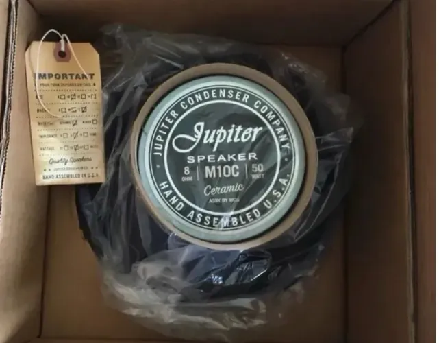falate Jupiter M10C 8 Omhs 50 watts Guitarra
