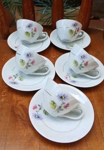 Xícaras de café porcelana Renner. 5 unidades .80 ml