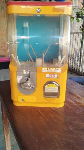 Maquina de Bolinha Vending Machine / Gashapon de Cápsulas Grandes