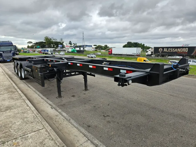 Bug de Container Rodofort 40 Pés 12 locks com plataforma Ano 2022 SEM PNEUS 2 ERGUEDORES 