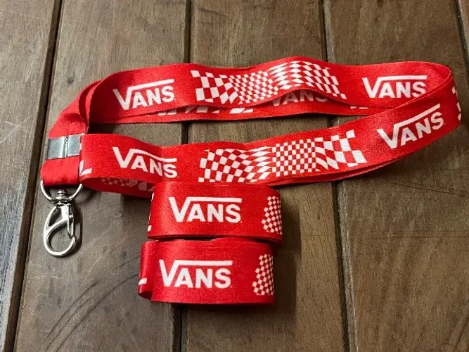 3 chaveiros de pescoço vans vermelho
