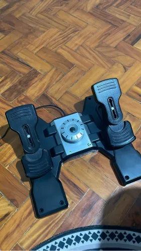 Pedal saitek