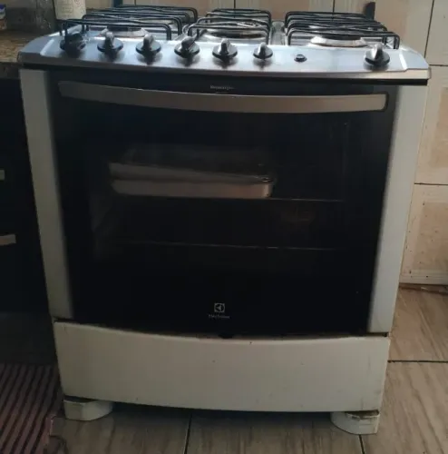 fogão Eletrolux com forno