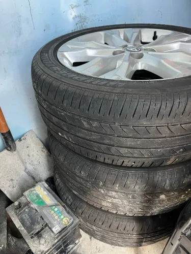 Vendo 02 Aros do Corolla com pneus novos